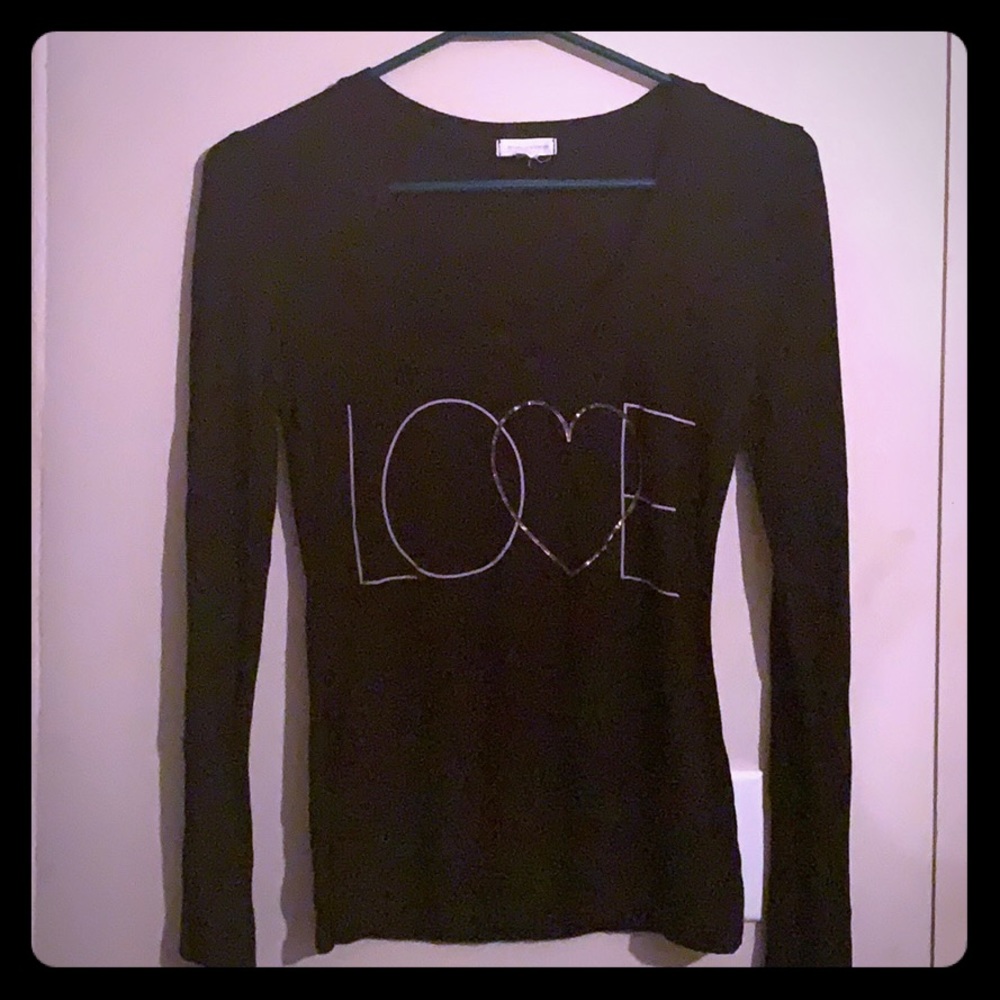 Scoop neck long sleeved shirt